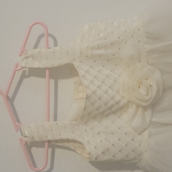 Beautiful cream-colored, formal, sleeveless dress - Picture 3 of 6